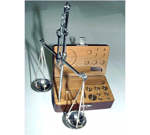 25 CARAT WOODEN SCALES